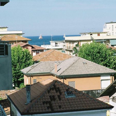 Domus Maris Viserba: Beachfront Stay Near Rimini Fairgrounds Exterior photo