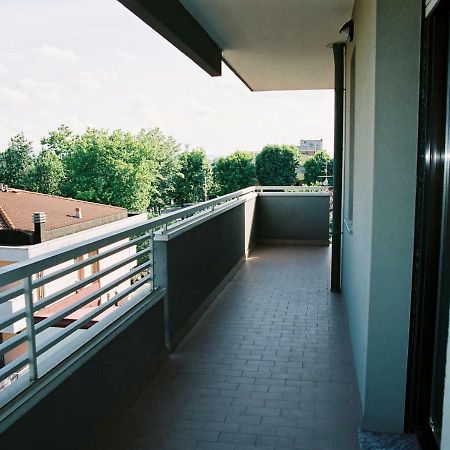 Domus Maris Viserba: Beachfront Stay Near Rimini Fairgrounds Exterior photo