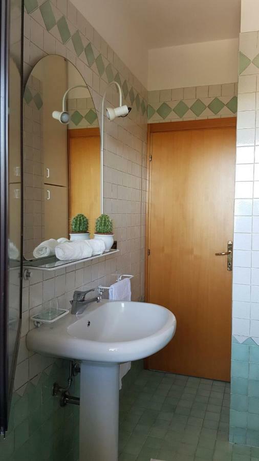 Domus Maris Viserba: Beachfront Stay Near Rimini Fairgrounds Exterior photo