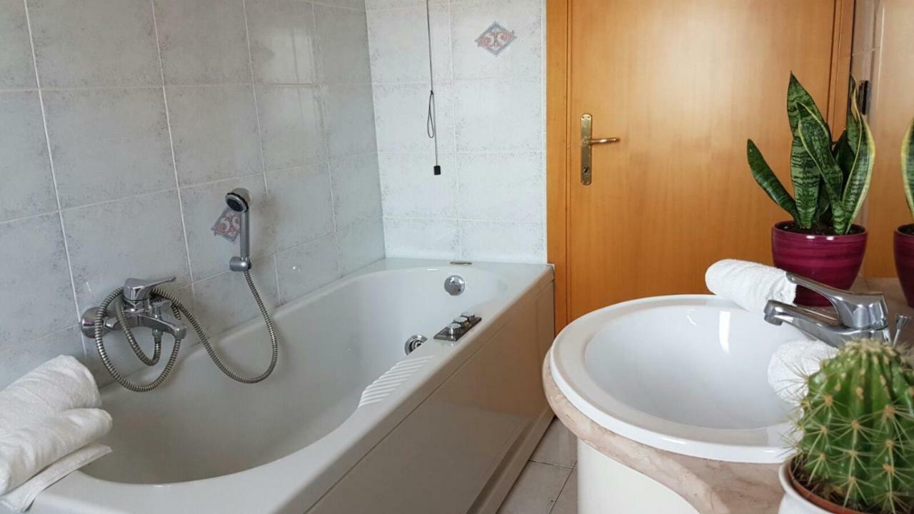 Domus Maris Viserba: Beachfront Stay Near Rimini Fairgrounds Exterior photo