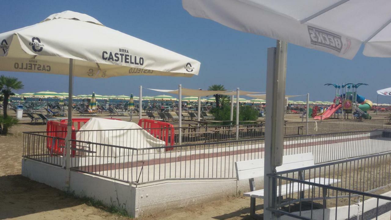 Domus Maris Viserba: Beachfront Stay Near Rimini Fairgrounds Exterior photo
