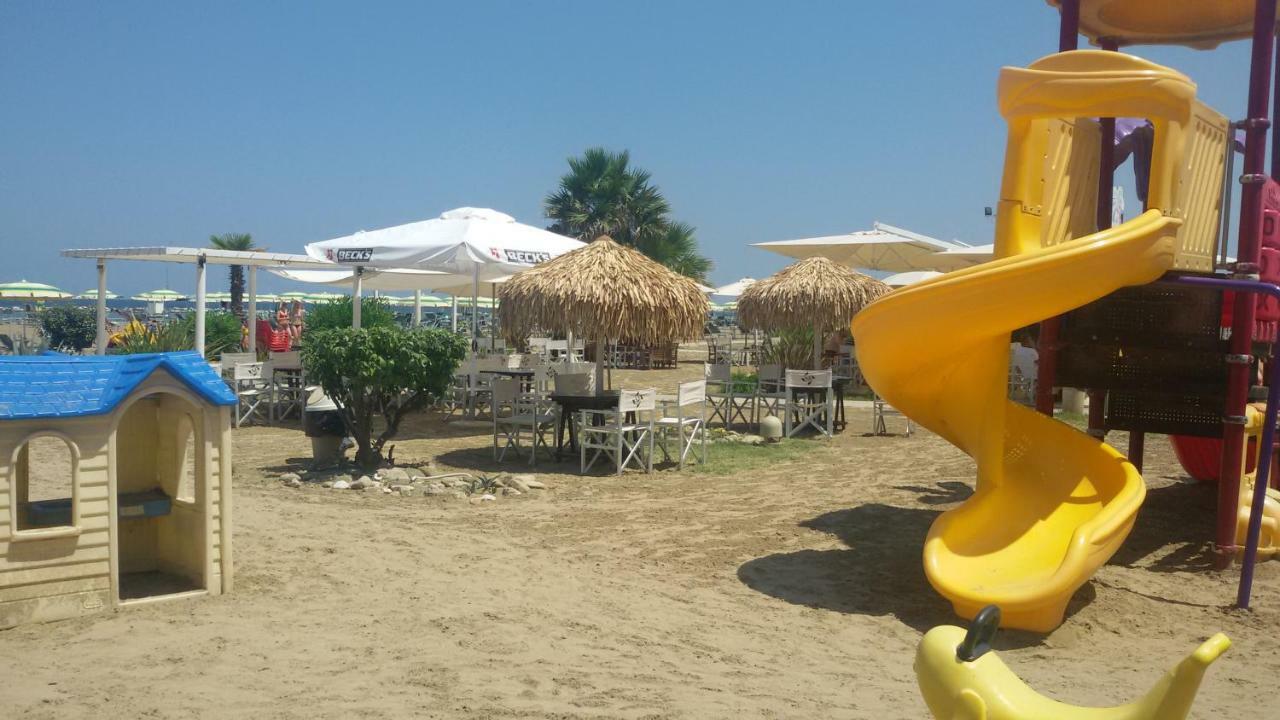 Domus Maris Viserba: Beachfront Stay Near Rimini Fairgrounds Exterior photo