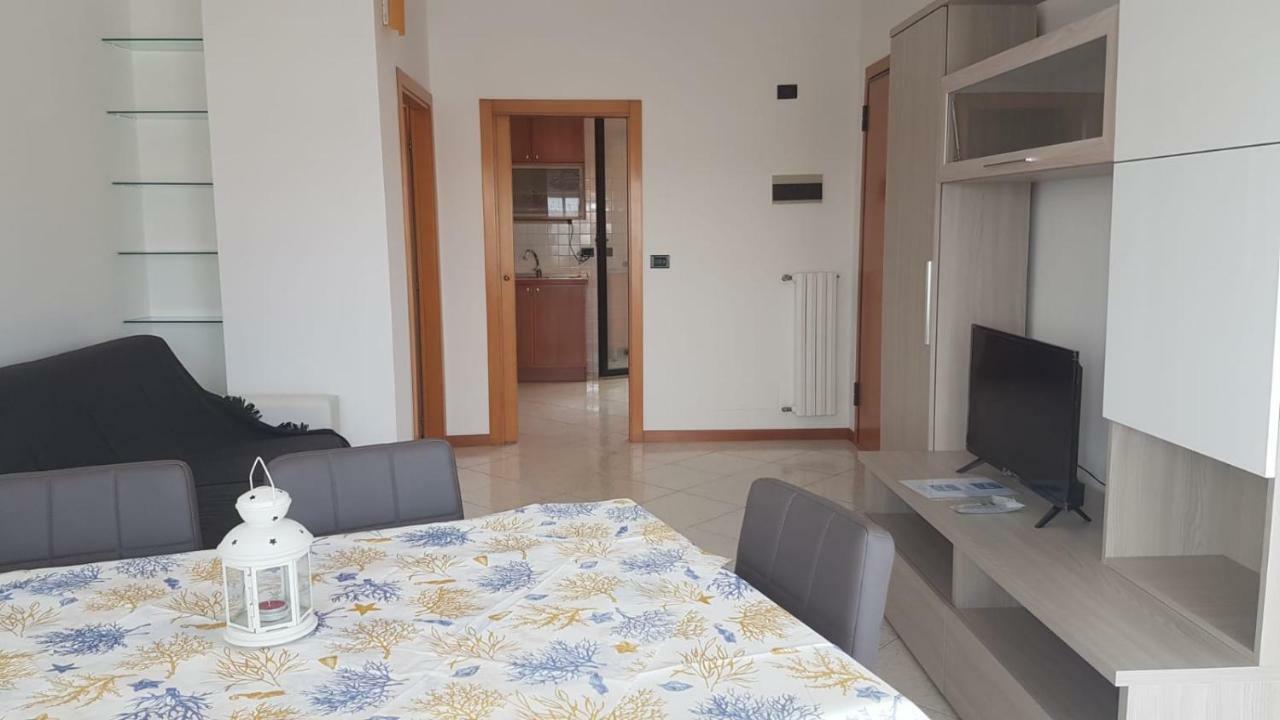 Domus Maris Viserba: Beachfront Stay Near Rimini Fairgrounds Exterior photo