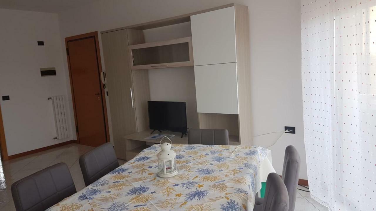 Domus Maris Viserba: Beachfront Stay Near Rimini Fairgrounds Exterior photo