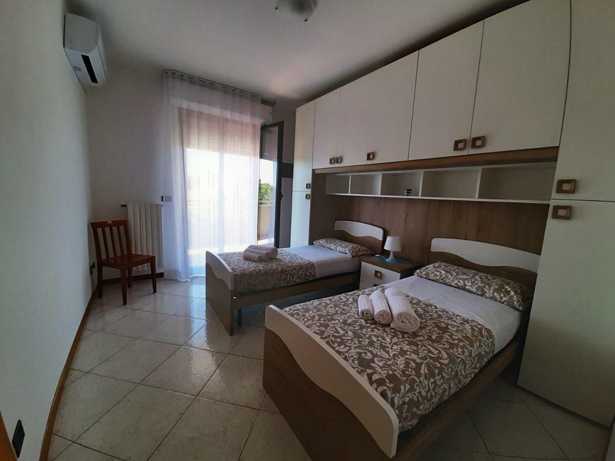 Domus Maris Viserba: Beachfront Stay Near Rimini Fairgrounds Exterior photo