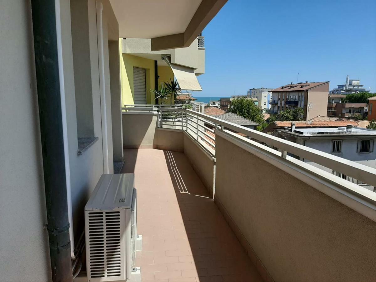 Domus Maris Viserba: Beachfront Stay Near Rimini Fairgrounds Exterior photo